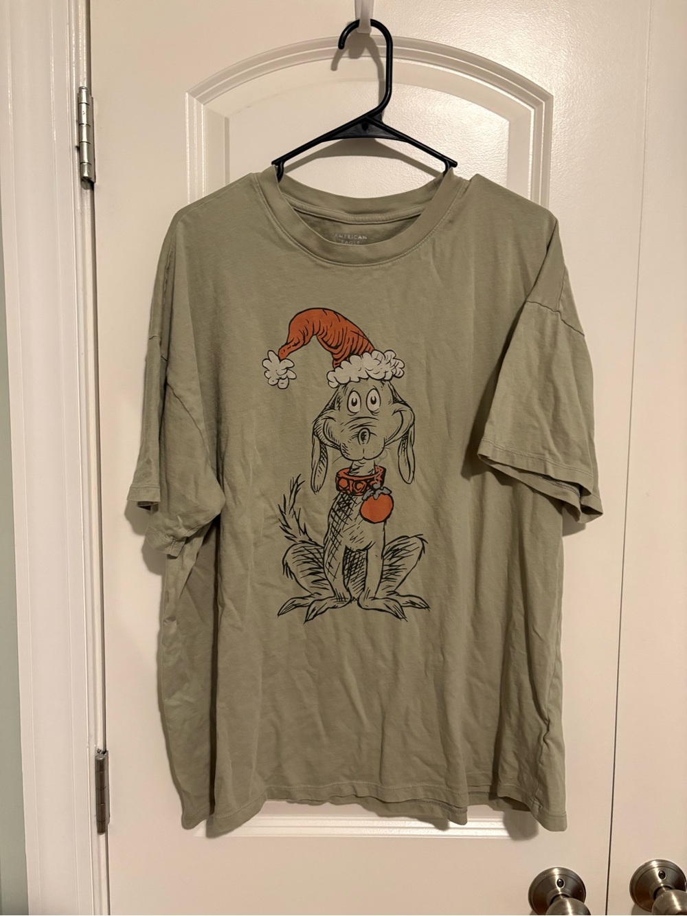 American Eagle Outfitters Olive Green Short-Sleeve Tee with Holiday Dog Graphic